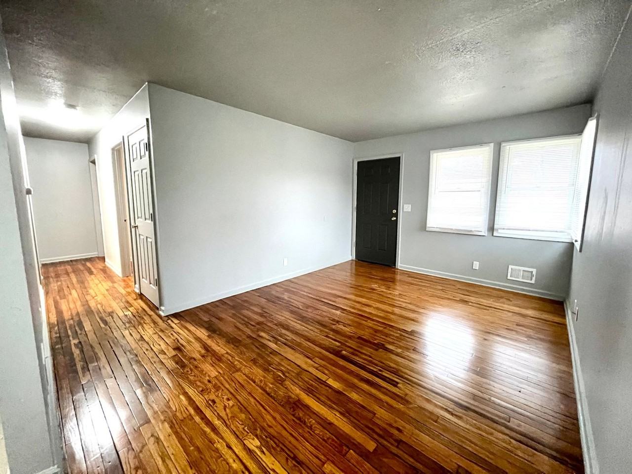 Redman Avenue 4487 - Photo 3 of 11