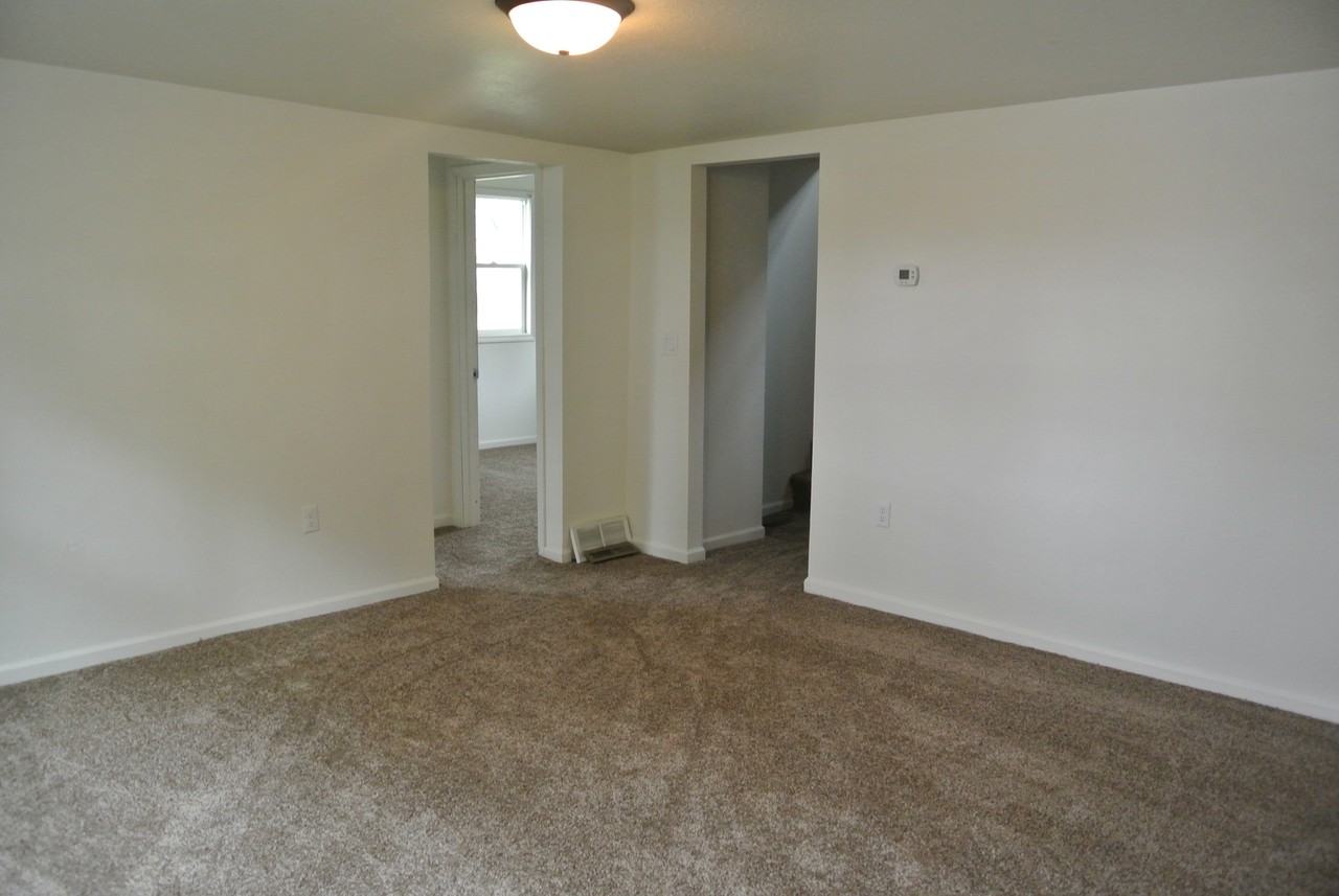 1711 2nd Ave Nw - Photo 2 of 9