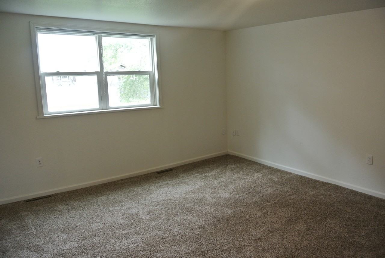 1711 2nd Ave Nw - Photo 3 of 9