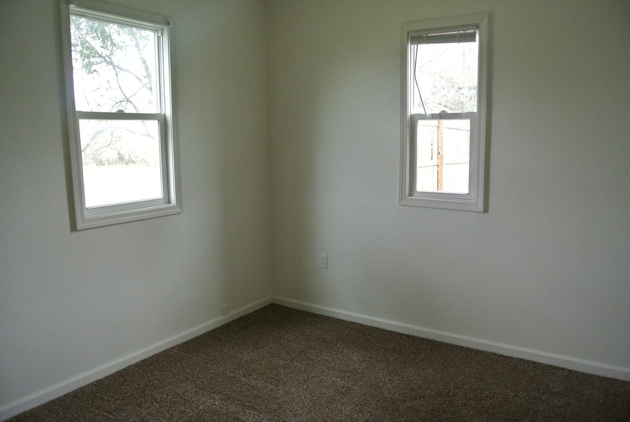 1711 2nd Ave Nw - Photo 6 of 9