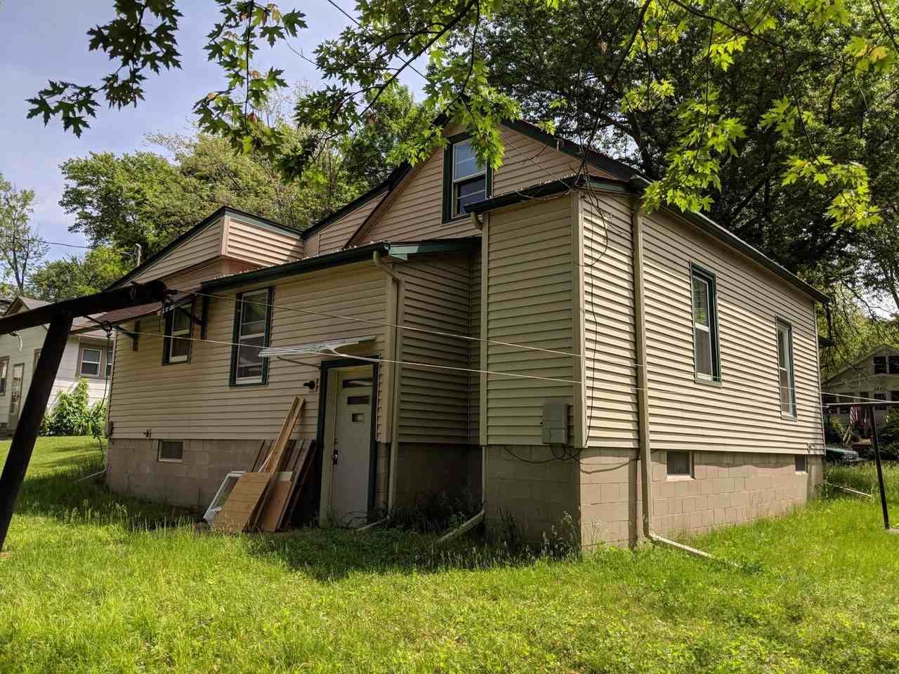 1409 Broadway St - Photo 2 of 14