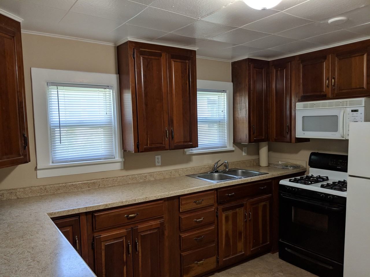 1409 Broadway St - Photo 3 of 14