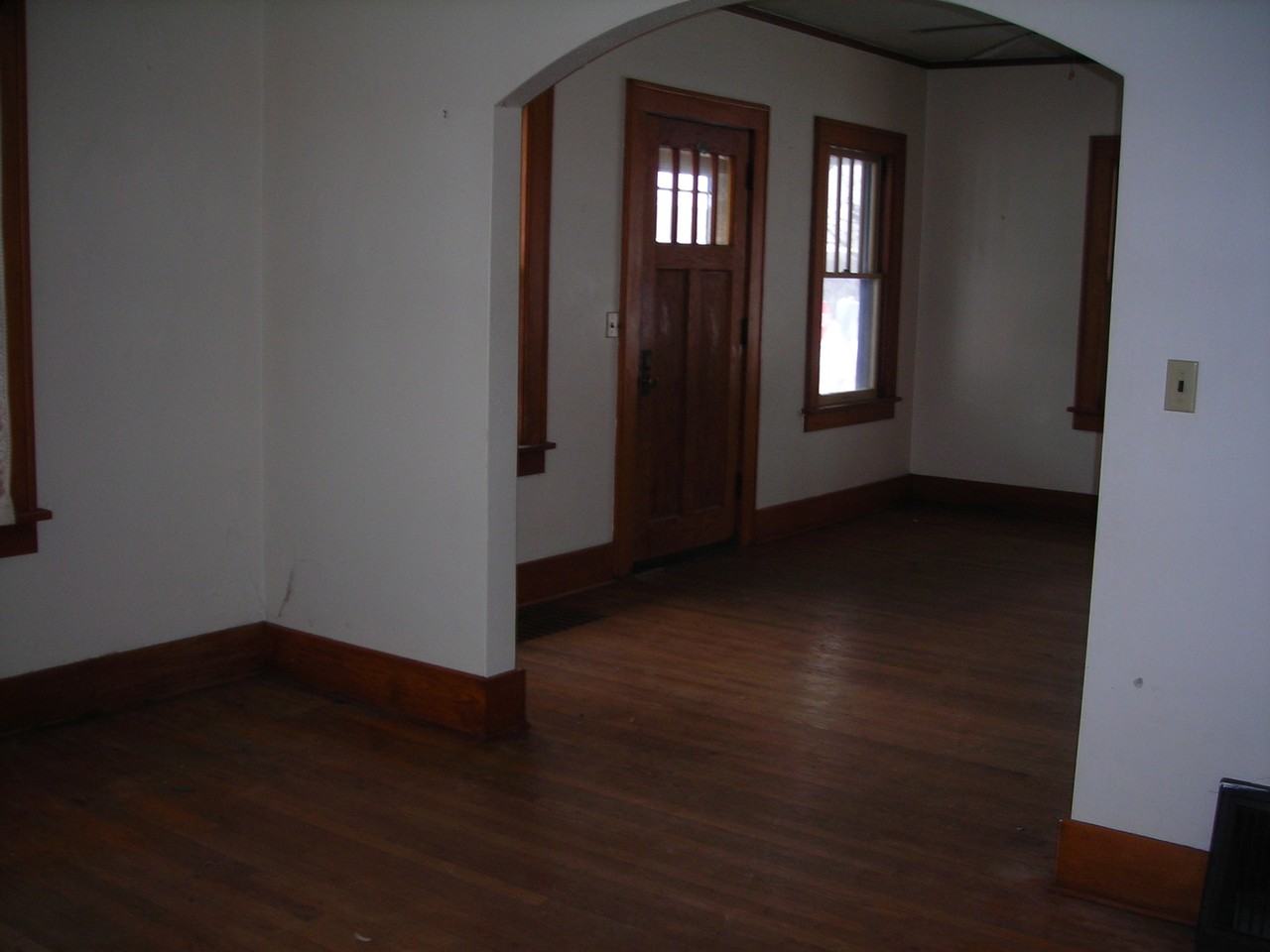 905 5th St - Photo 3 of 15