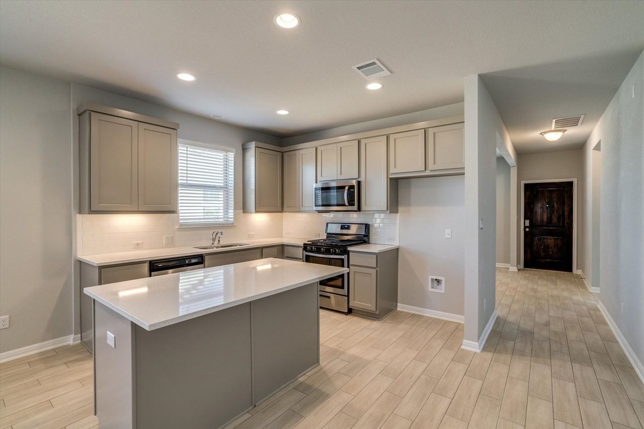 2705 Brushwood Mdw - Photo 4 of 22