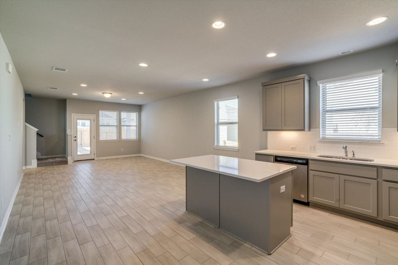 2705 Brushwood Mdw - Photo 5 of 22