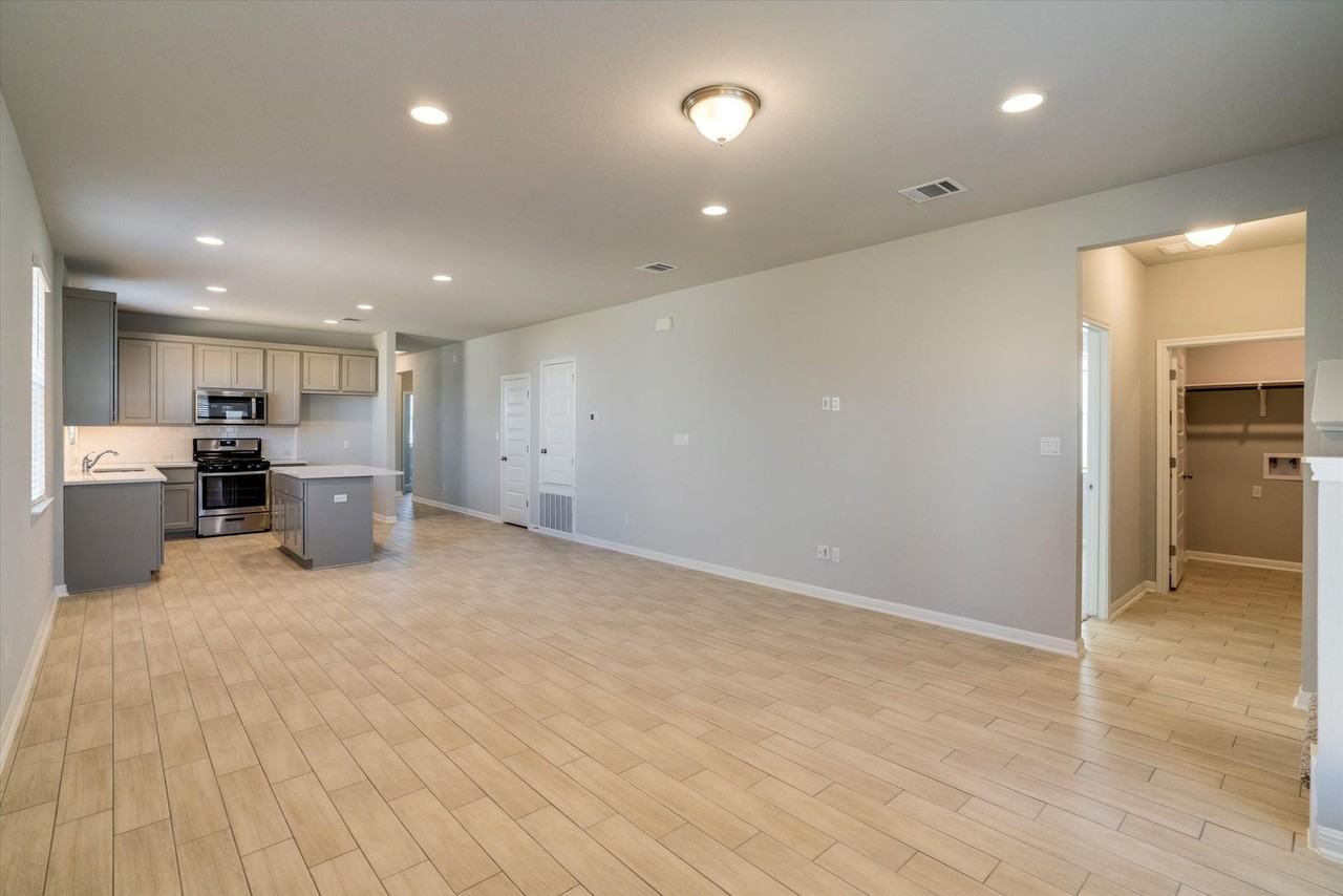 2705 Brushwood Mdw - Photo 6 of 22