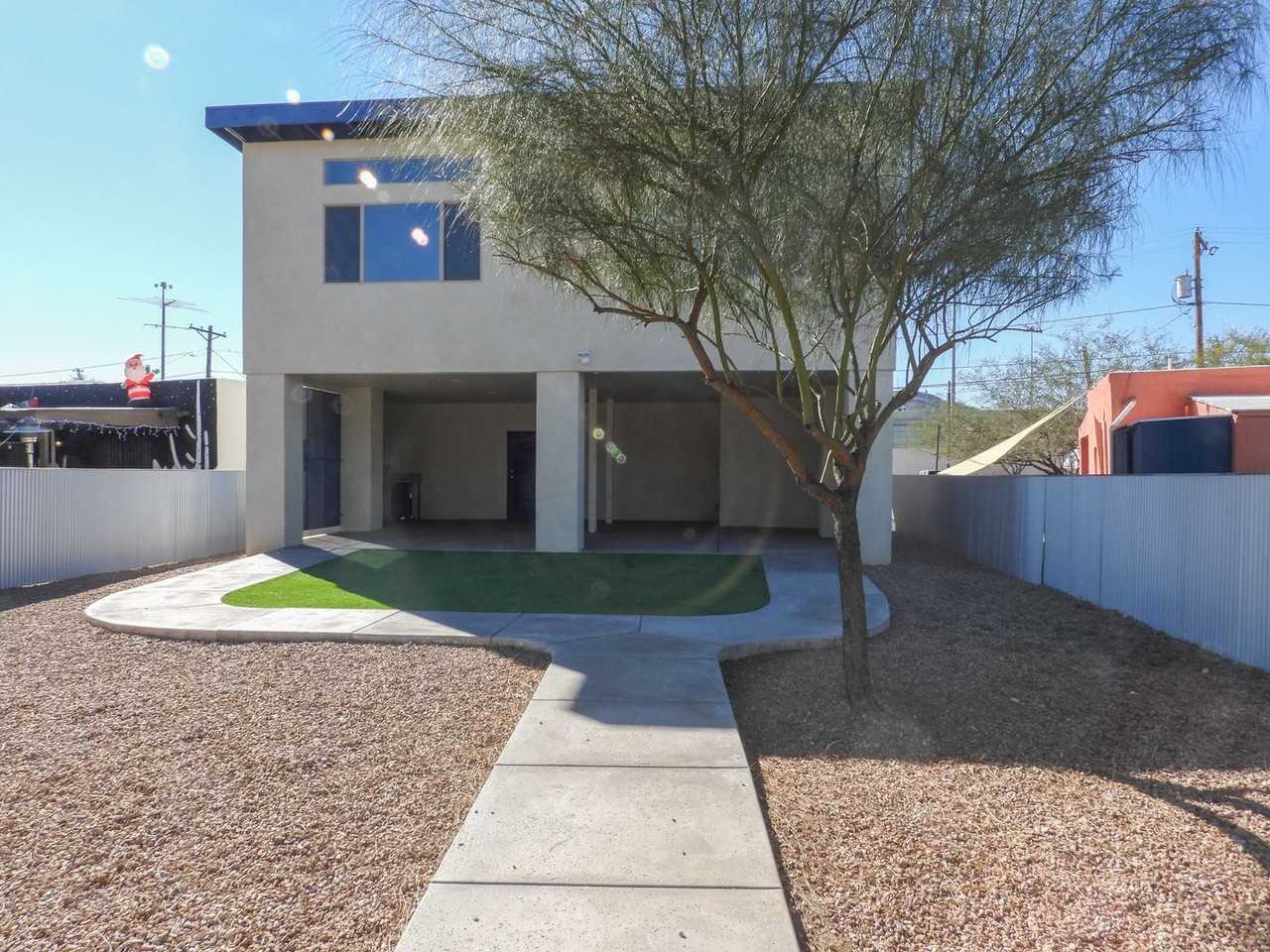 423 S Sentinel Ave - Photo 6 of 34