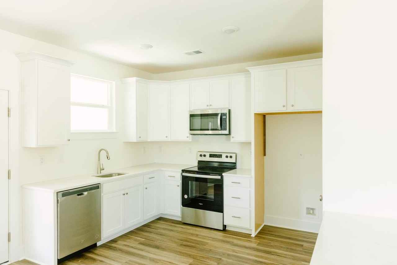 1136 Armstrong Ave - Photo 2 of 22