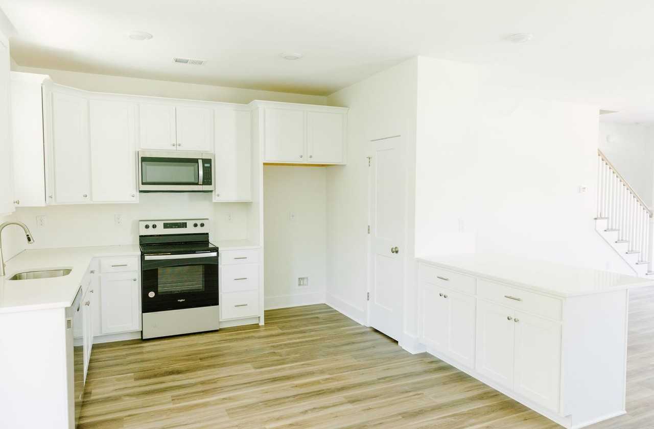 1136 Armstrong Ave - Photo 3 of 22