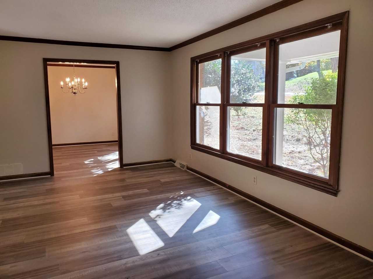 10903 Farragut Hills Blvd - Photo 2 of 32