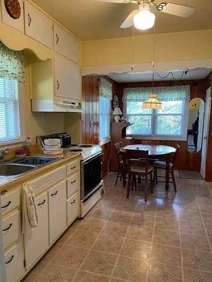 1414 Marion St - Photo 2 of 4