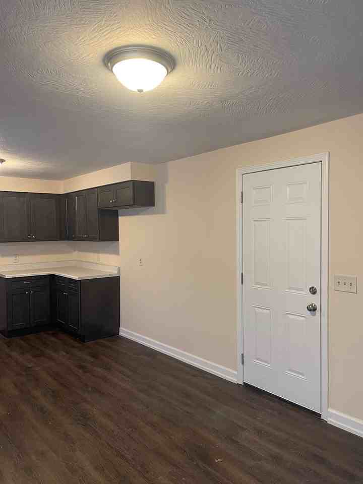 220 W Broadmoor St - Photo 4 of 15