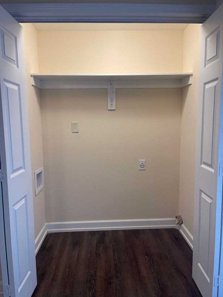 220 W Broadmoor St - Photo 6 of 15