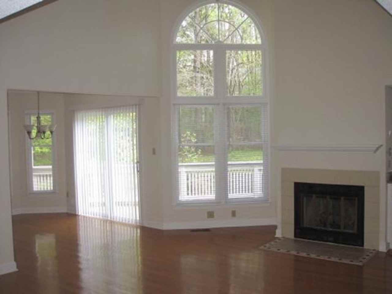 320 Kirkwood Dr - Photo 2 of 11