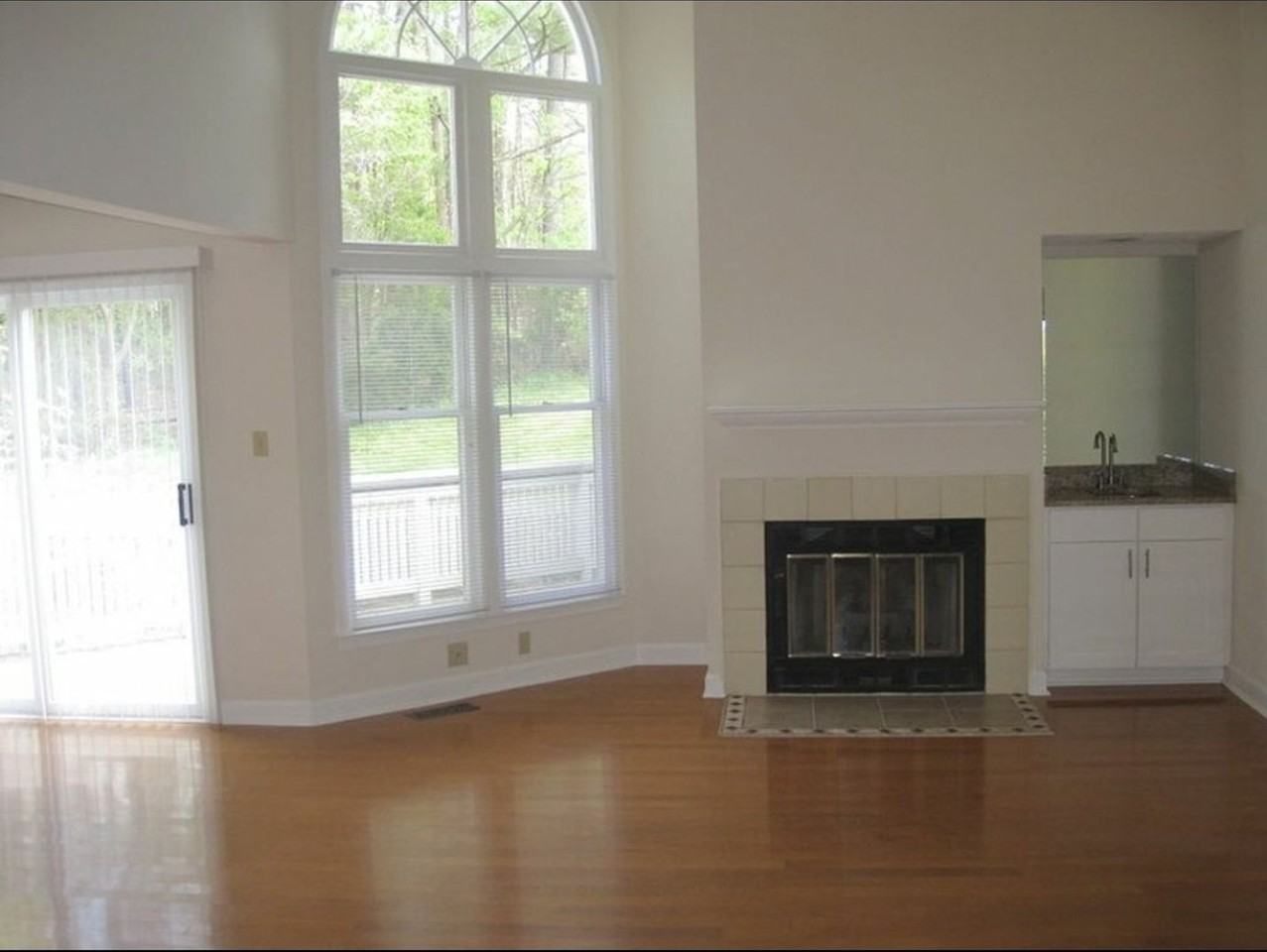 320 Kirkwood Dr - Photo 3 of 11