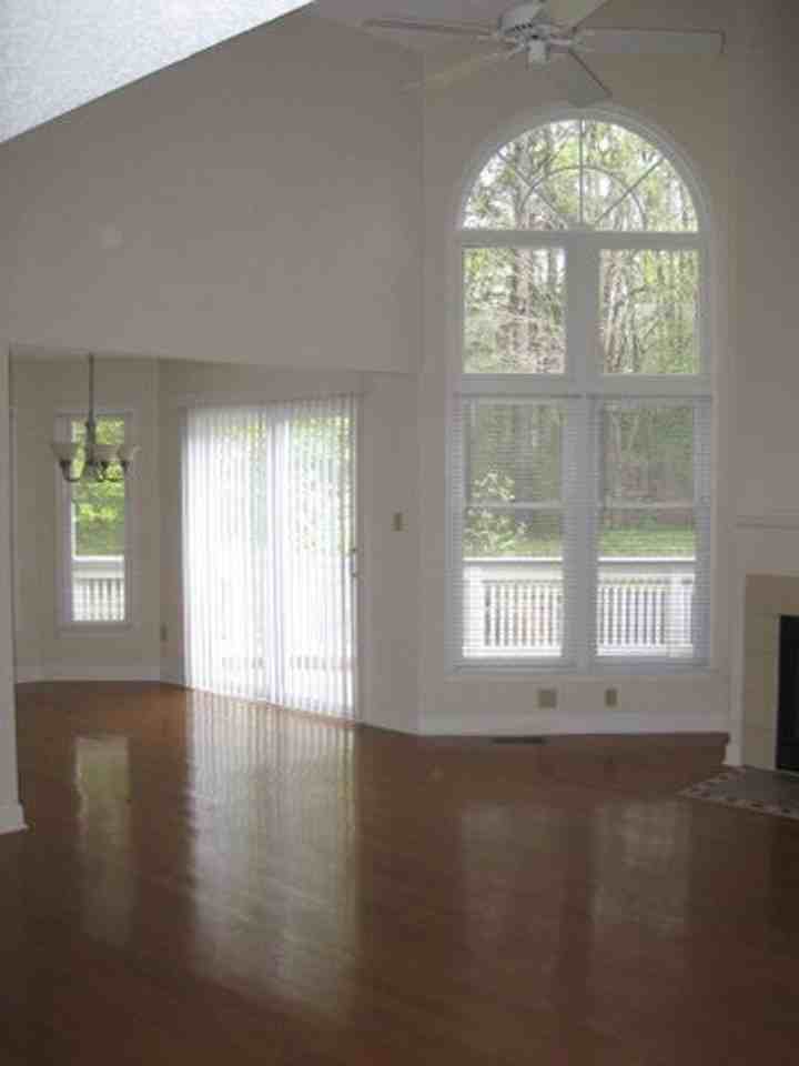 320 Kirkwood Dr - Photo 4 of 11
