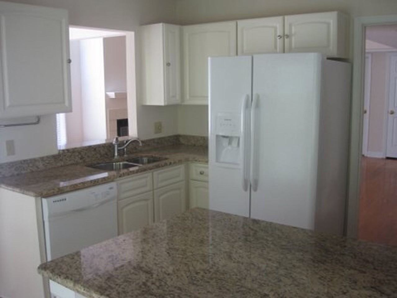 320 Kirkwood Dr - Photo 5 of 11
