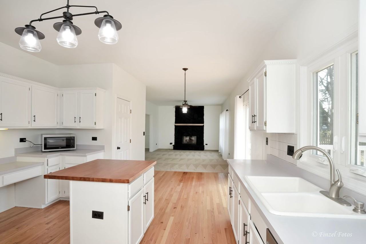 1300 Ardmore Dr - Photo 3 of 21