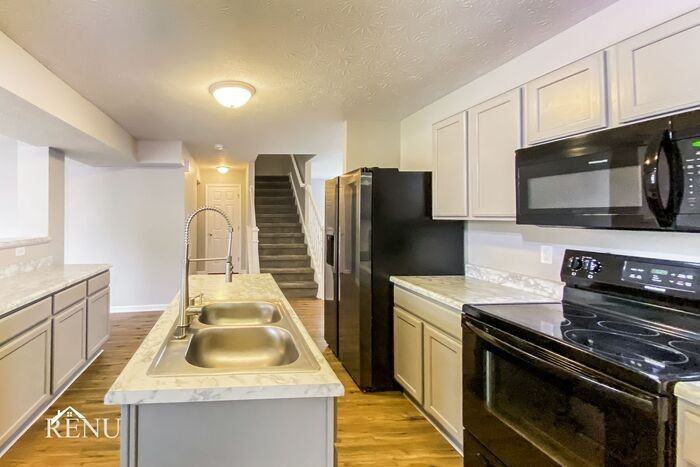 2216 Silver Spoon Dr - Photo 3 of 17