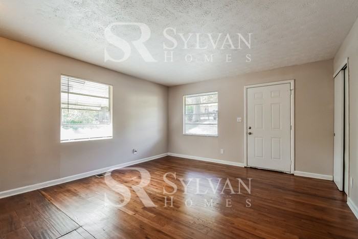 1079 Stonewall Dr Se - Photo 3 of 15