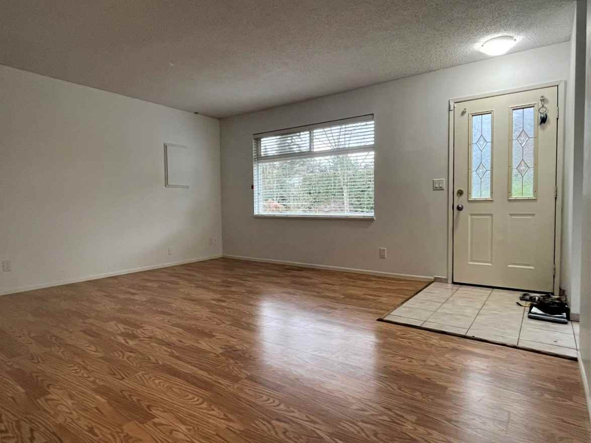 660 South Road - Photo 2 of 10