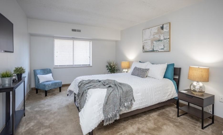 Brentmoor at Penn Center - Photo 4 of 37