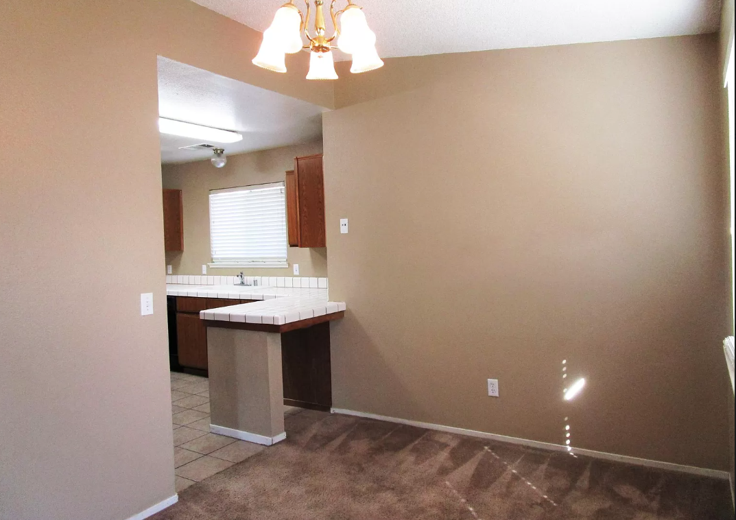 325 Cantebury Dr #1 - Photo 3 of 11