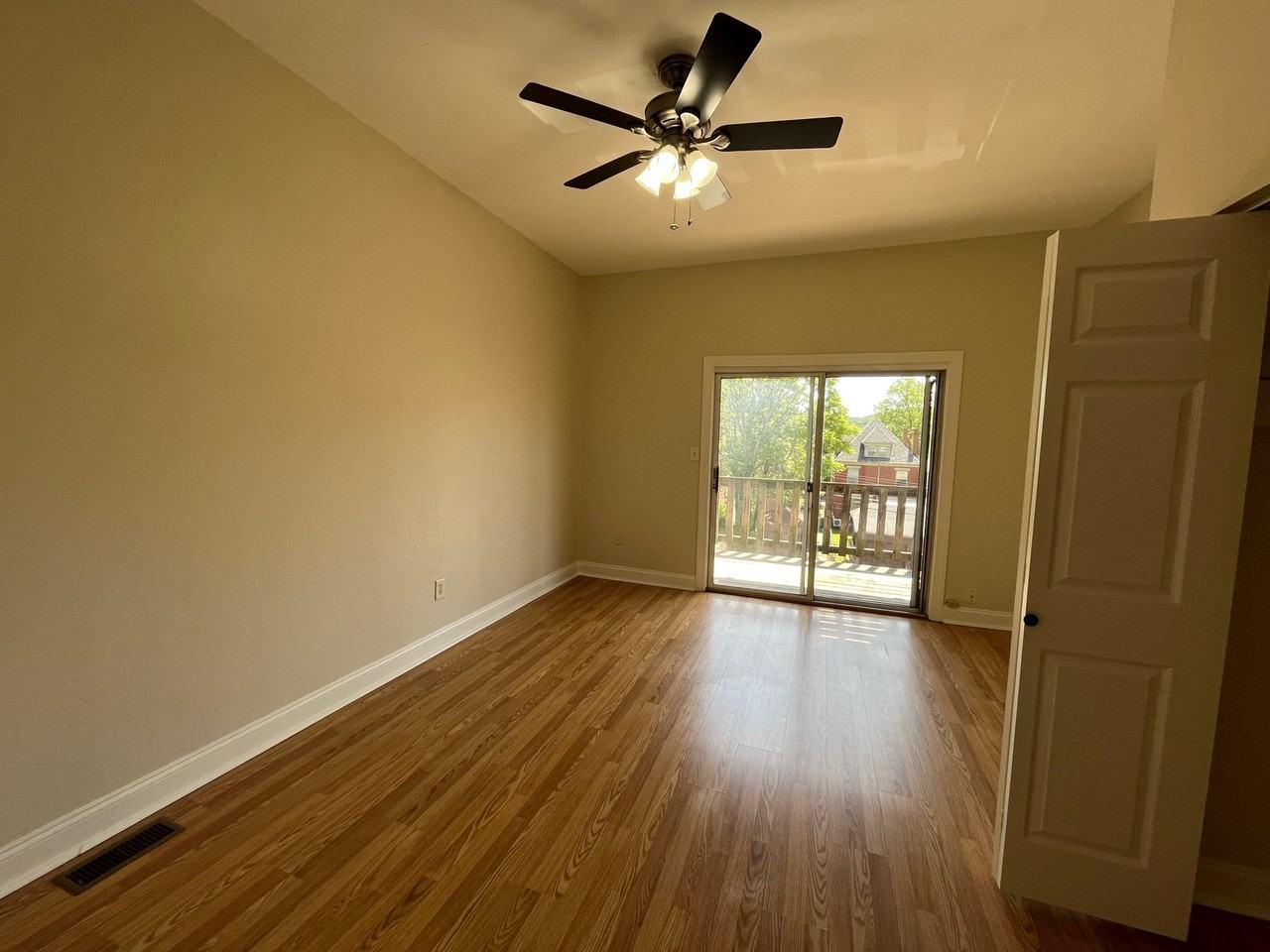 521 S Braddock Ave #1 - Photo 7 of 25