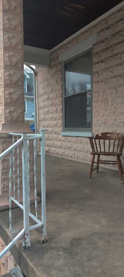 1814 Catalpa Ave #NA - Photo 3 of 20