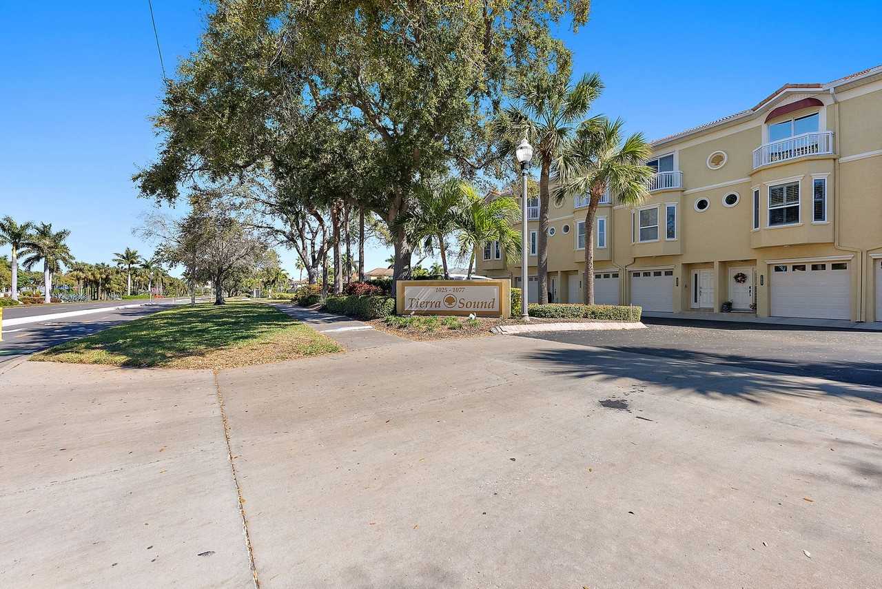 1031 Pinellas Bayway S #1031 - Photo 3 of 35