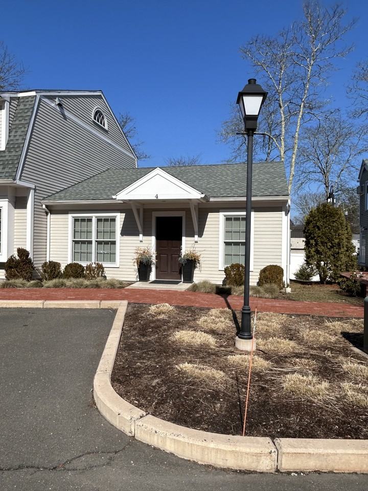 16 Brick Walk Ln #4 - Photo 2 of 9