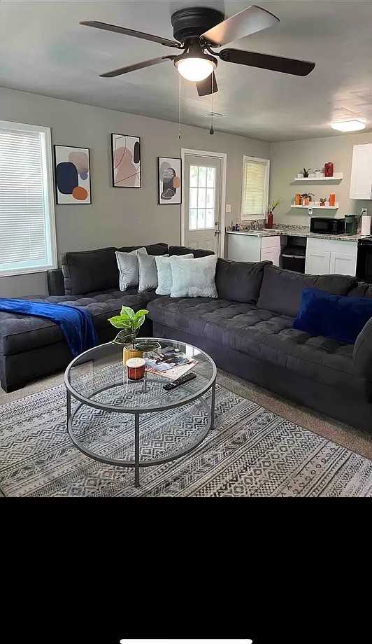1216 W Horah St - Photo 3 of 15