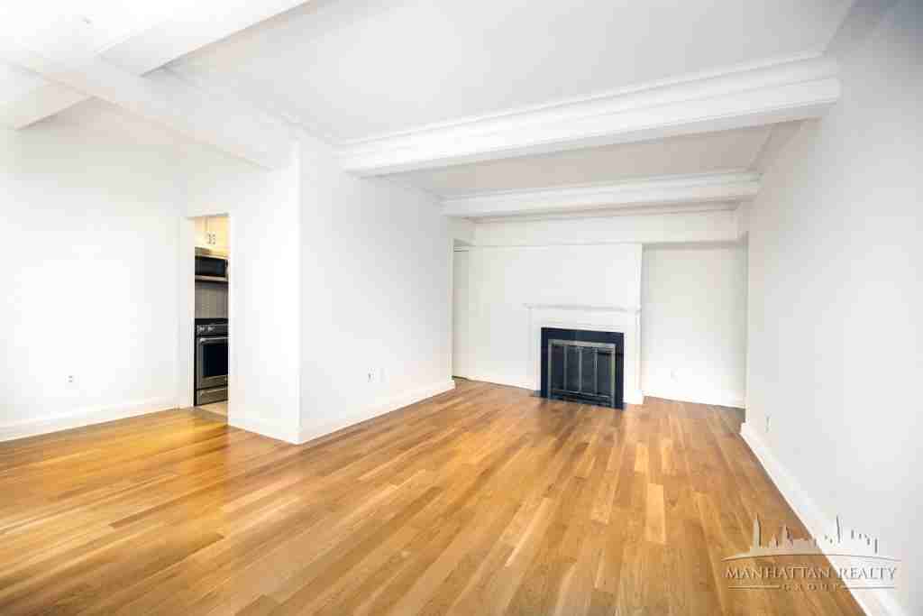 W 55th St #508 - Photo 2 of 8