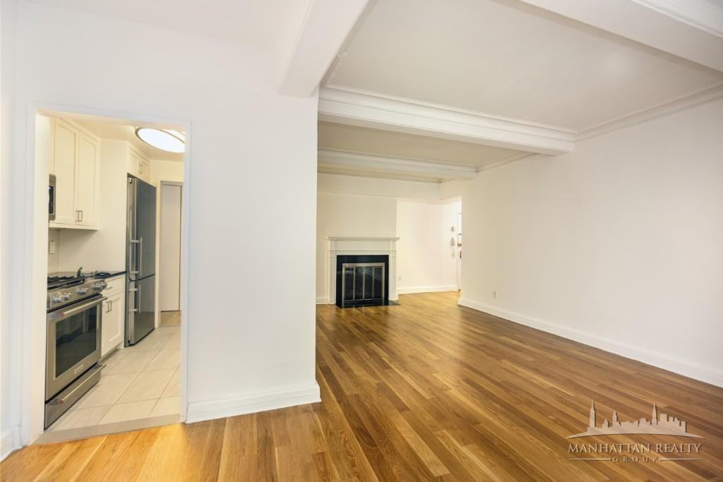 W 55th St #508 - Photo 3 of 8