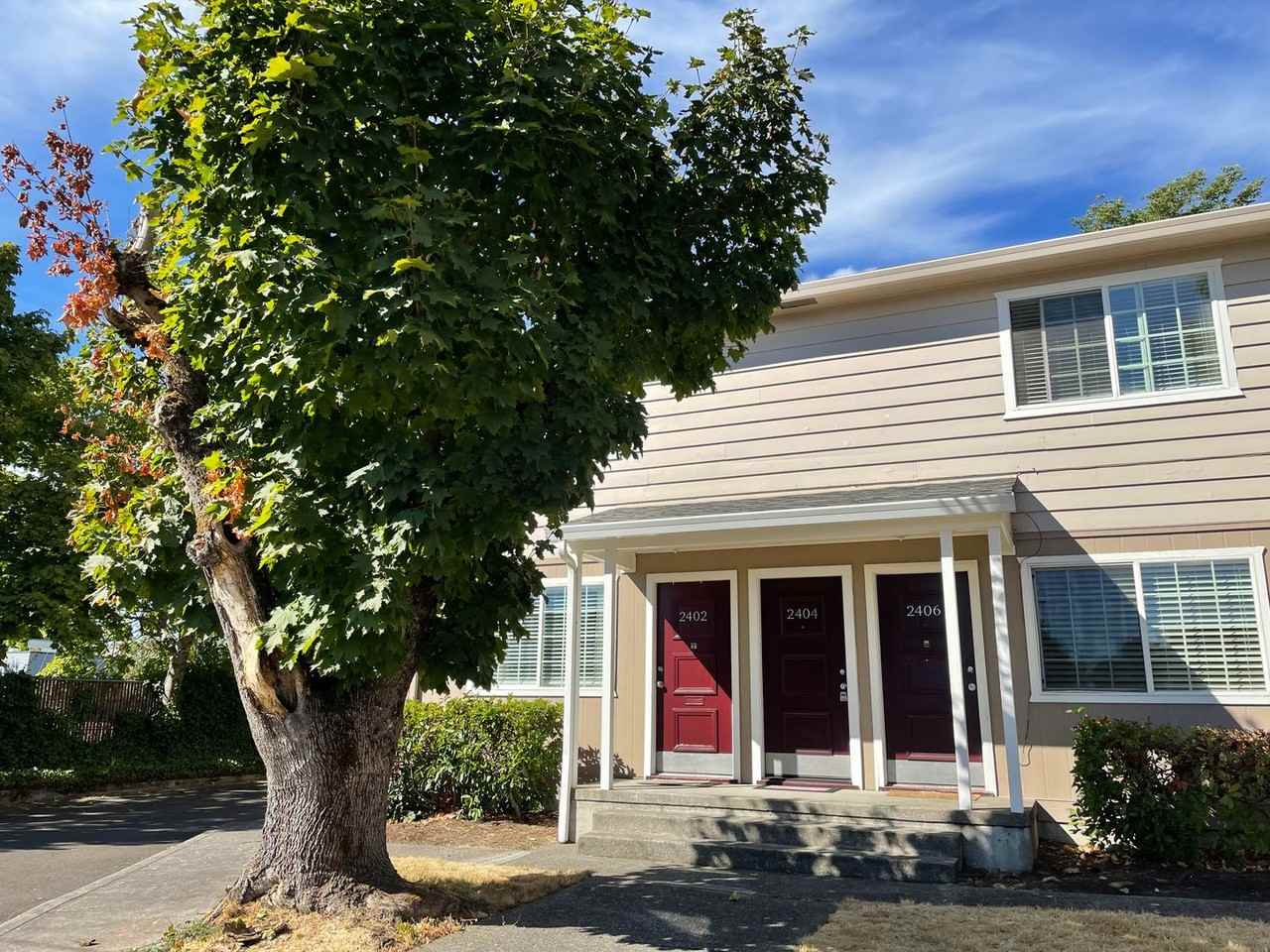 C2402 - Maple Court Apartments - Photo 4 of 20