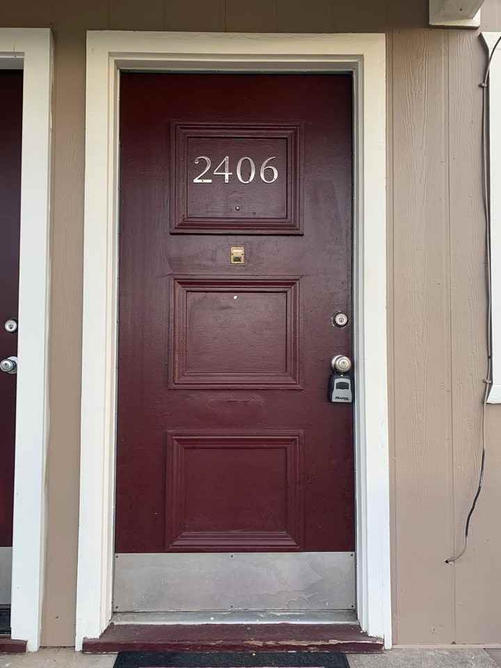 C2402 - Maple Court Apartments - Photo 3 of 20