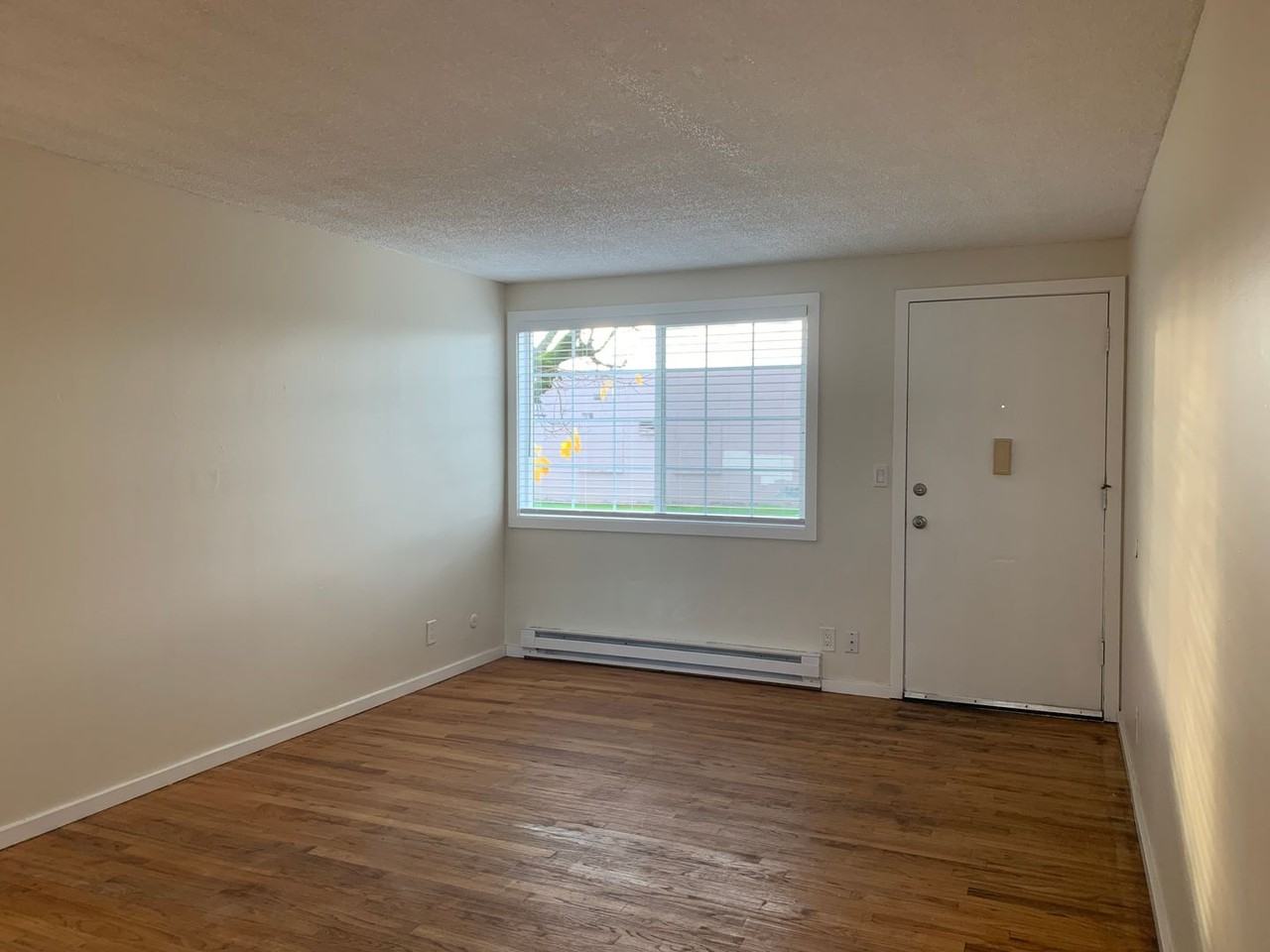 C2402 - Maple Court Apartments - Photo 5 of 20