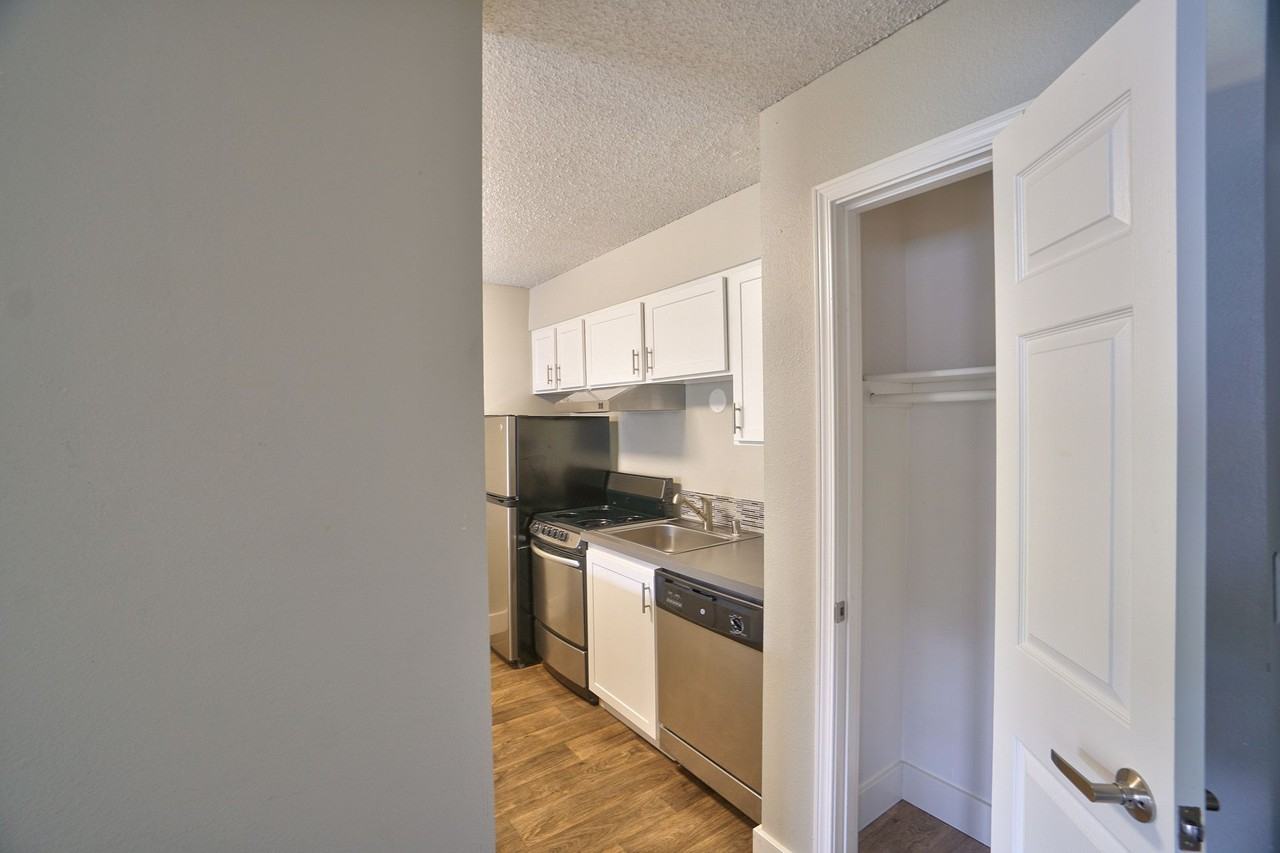 The Zimmer - Photo 7 of 40