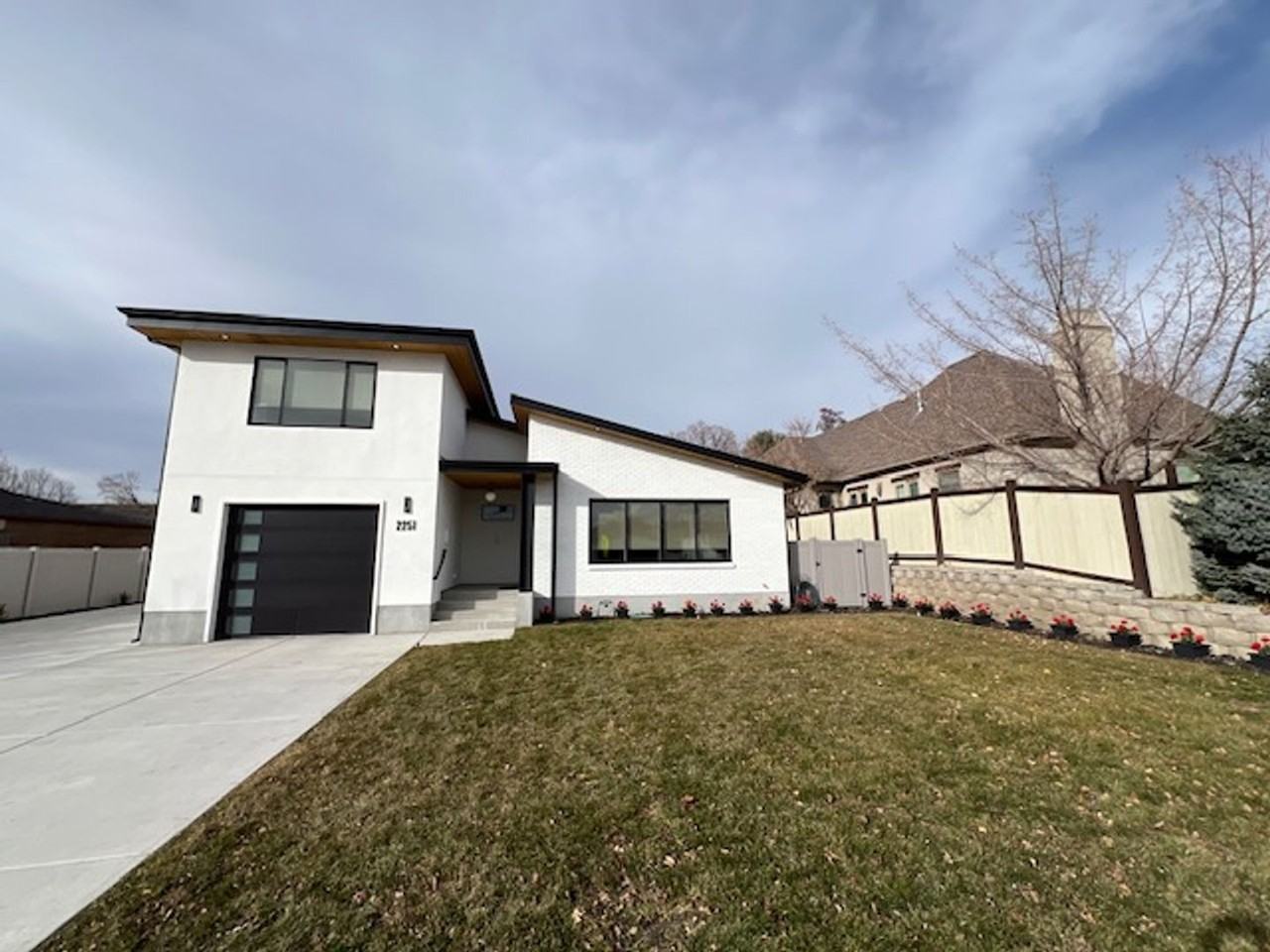 2251 E Lincoln Ln - Photo 3 of 50