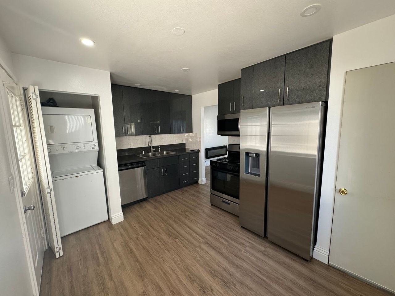 756 S Anza St - Photo 3 of 18