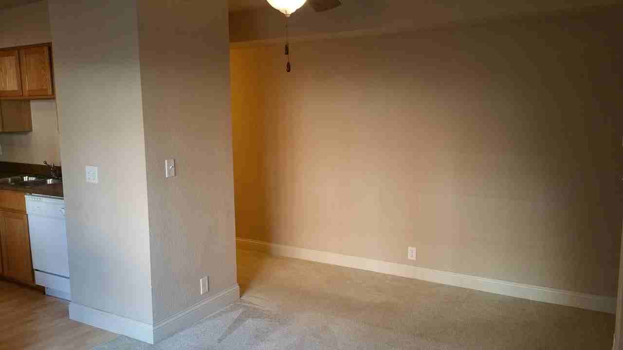 506 Grandview Ct - Photo 3 of 9