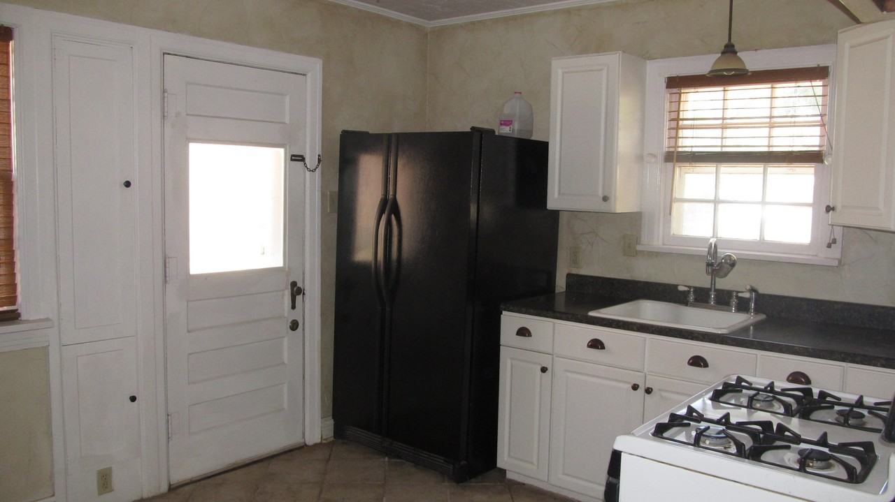 2010 23rd St - Photo 4 of 9