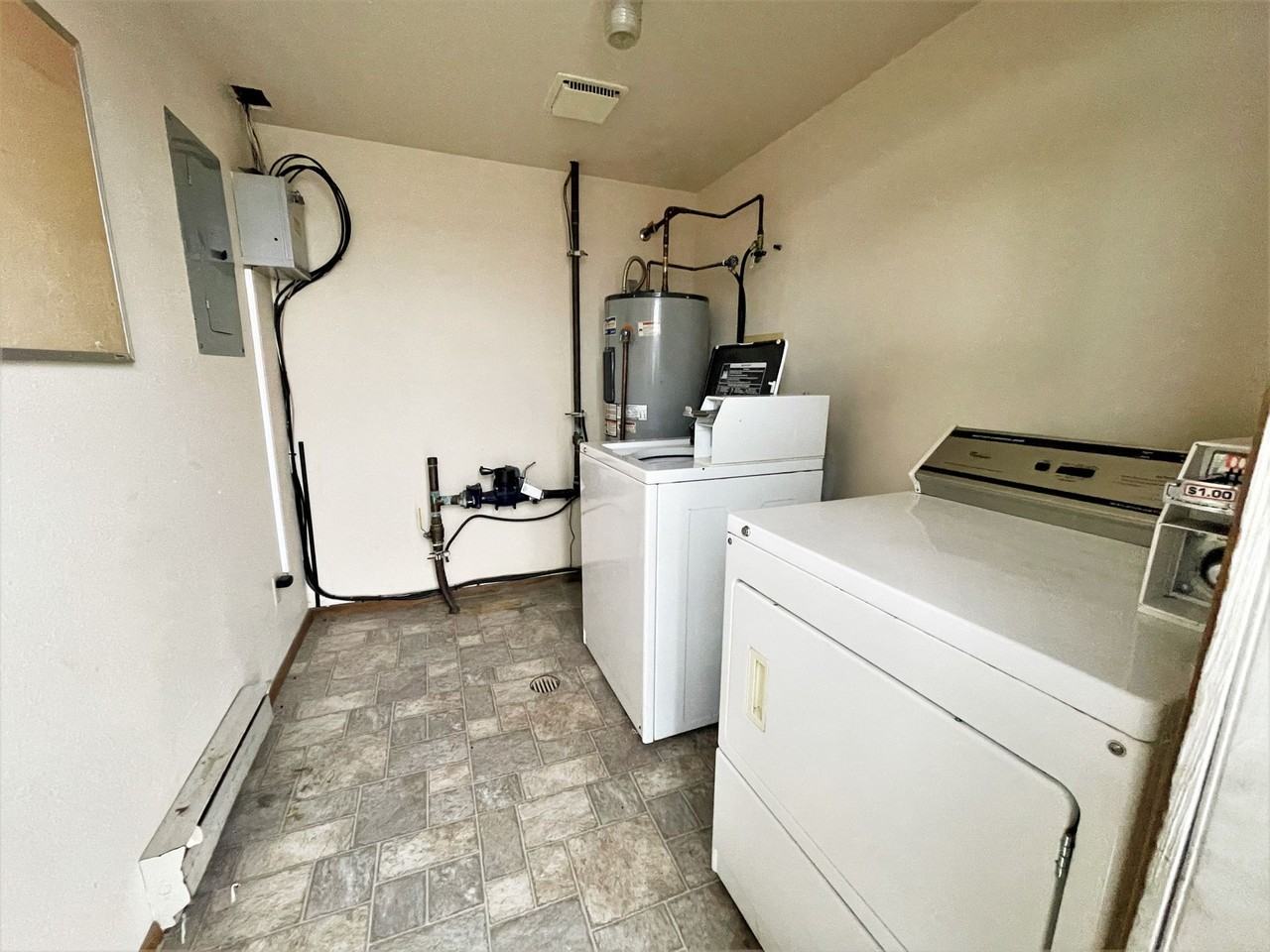 Hilltop Manor III - Photo 3 of 5