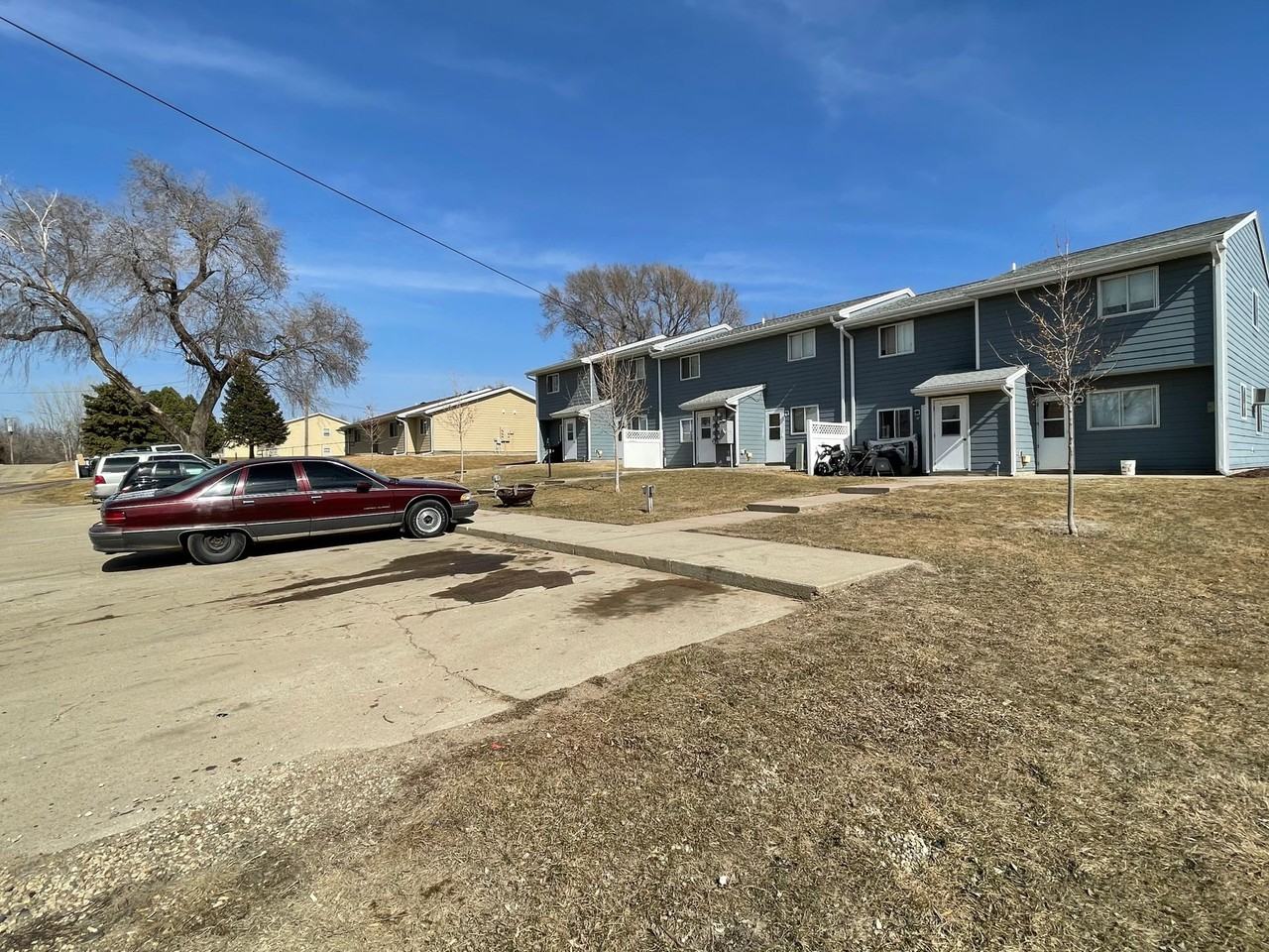 Hilltop Manor III - Photo 4 of 5