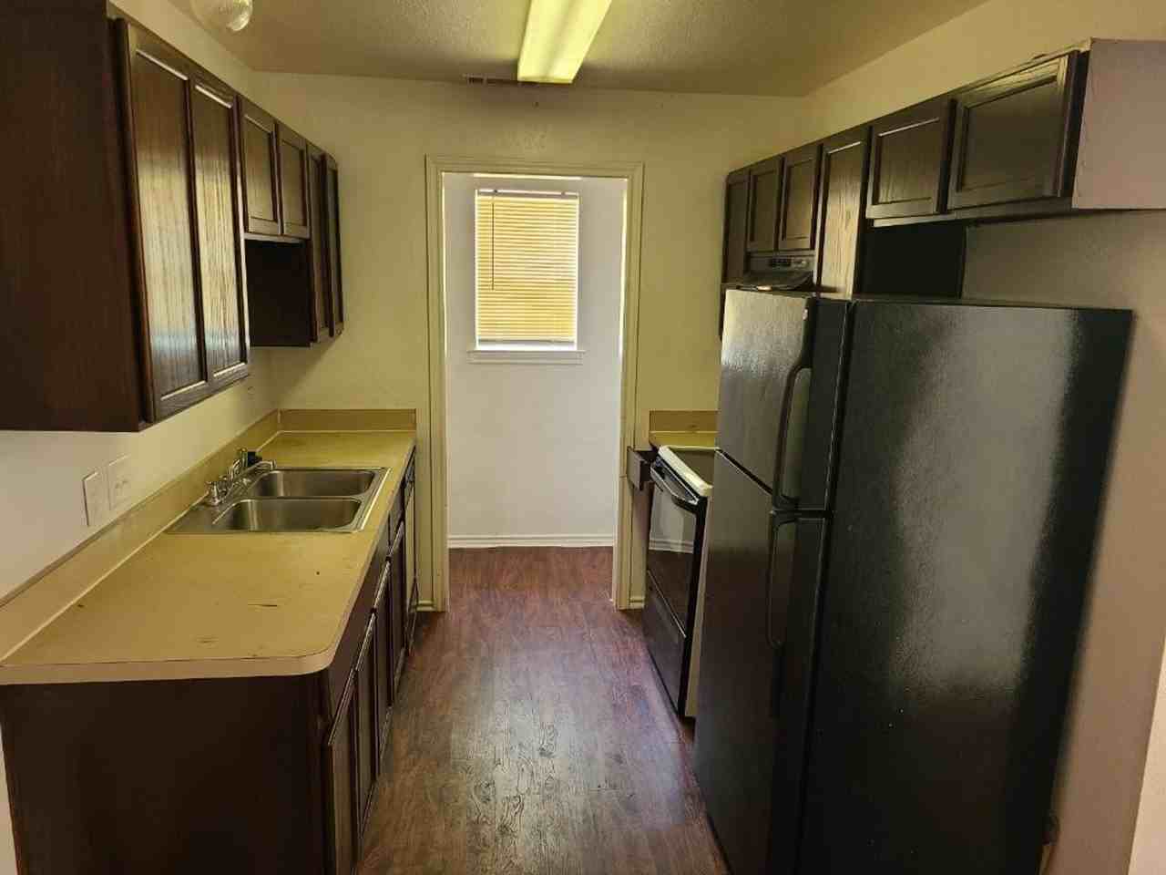 3421 3421 - 23 Bright St - Photo 3 of 7