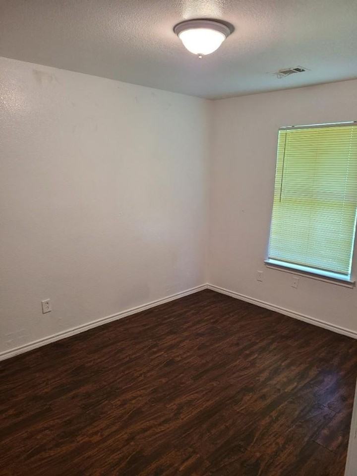 3421 3421 - 23 Bright St - Photo 6 of 7