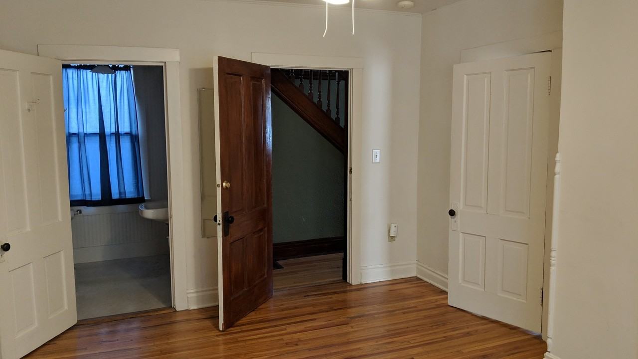 119 N Gilbert St - Photo 5 of 17