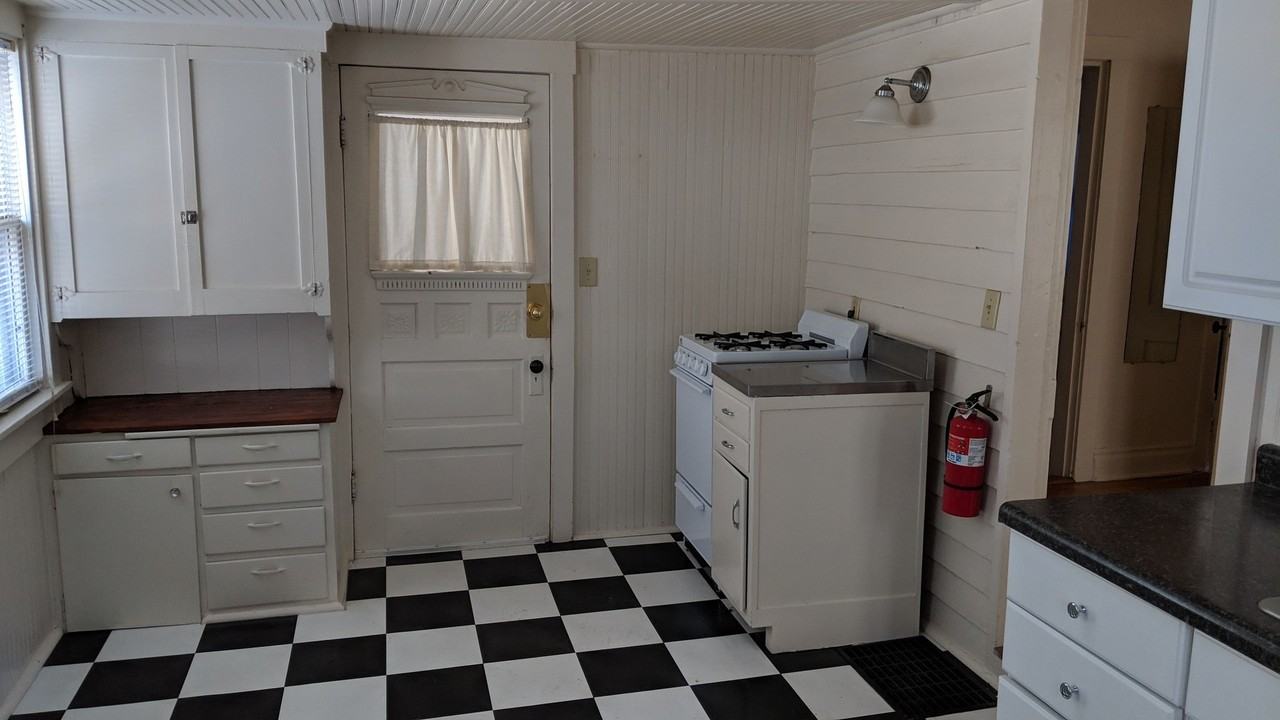 119 N Gilbert St - Photo 7 of 17