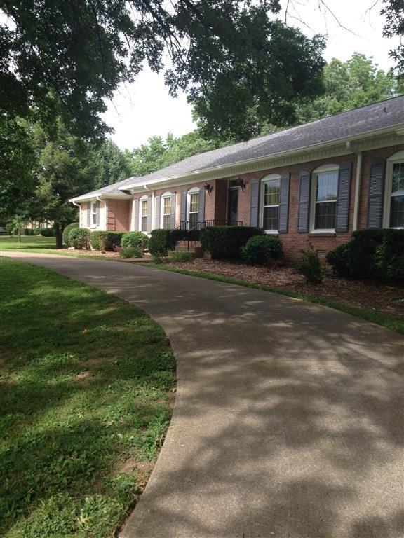 310 Robinhood Rd - Photo 3 of 23