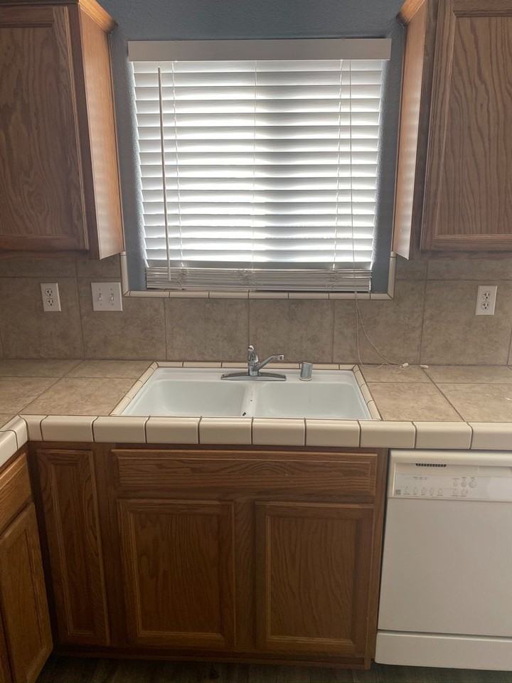 1127 Texas Flat St - Photo 6 of 19